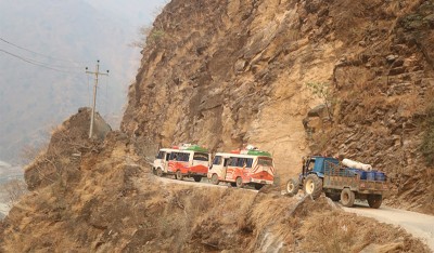 कर्णाली राजमार्गमा चल्ने सवारी साधनमा बढ्यो १५ प्रतिशत भाडा