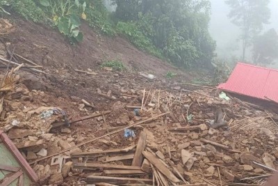 बाजुरामा वर्षाका कारण एक घर भत्कियो