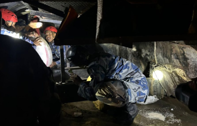 चितवनमा ट्रक र दुईवटा बस ठोक्किएर दुर्घटना हुँदा ३३ जना घाइते