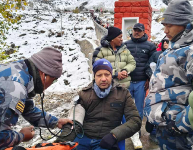 सशस्त्र प्रहरीद्वारा मुक्तिनाथ प्रवेशद्वारमा स्वास्थ्य शिविर सञ्चालन