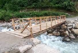 लम्जुङमा अस्थायी पुल डेढ महिना मै भत्कियो