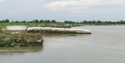 बस्ती जोगाउन कोसी नदीमा निर्माण गरिएको तटबन्ध