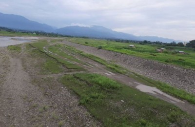 ग्वारखोलामा निर्माण भएको तटबन्ध