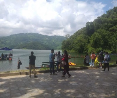 बेगनासतालमा पर्यटक बढेसंगै डुङ्गा व्यवसायीमा खुसीको आशा पलाउदै