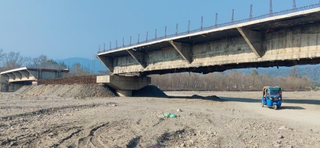 बन्दै गरेको पुल अलपत्र छोडेर  निर्माण कम्पनी दुई वर्षदेखि सम्पर्कविहीन