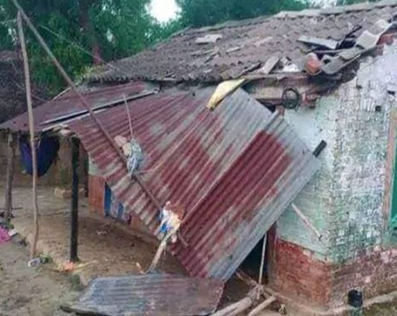 वर्षासँगै आएको हावाहुरीले ४७ घरमा गर्‍यो क्षति