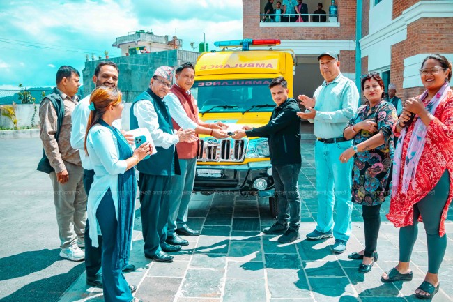 तारकेश्वर नगरपालिकाद्वारा सल्यानको शारदा नगरपालिकालाई एम्बुलेन्स सहयोग