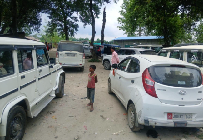 ‘माथिको आदेश’ भन्दै भारतीय सवारीसाधन ठोरी प्रवेशमा रोक, पर्यटन ब्यवसाय ठप्प