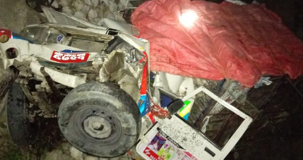 सिमखोलामा बोलेरो दुर्घटना: सहचालकको मृ*त्यु, दुई जना घाइते