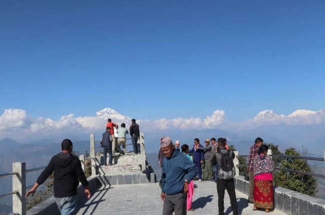 बागलुङको बेलढुङ्गामा आन्तरिक पर्यटकको चहलपहल बढ्दै 