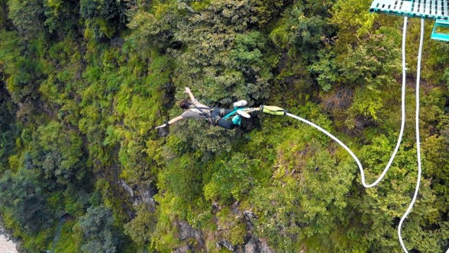 भोटेकोसीमा पर्यटकको भीड, बन्जी गर्ने ९० प्रतिशत आन्तरिक पर्यटक