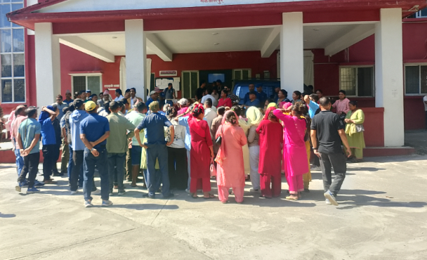 हाइटेन्सन लाइन प्रभावितहरूको विरोध, निर्माण कार्य तत्काल रोक्न माग