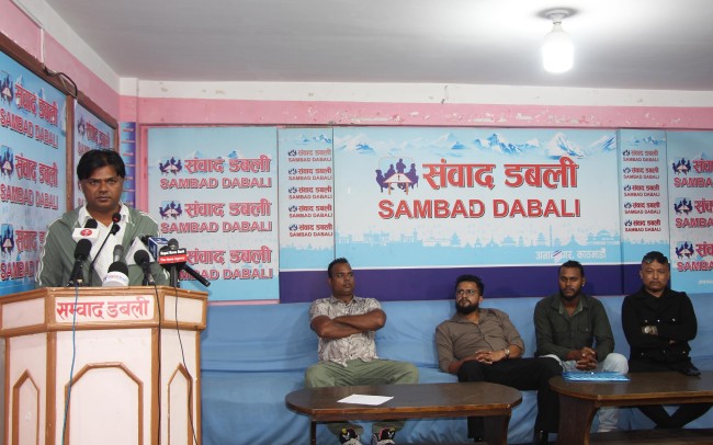 गाडी कानुन विपरित रोकिएपछि कवाड व्यवसायीले गरे आत्मदाहको प्रयास
