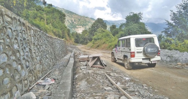 मध्यपहाडी लोकमार्ग: स्टिमेटविपरीत काम भएपछि भुक्तानी रोकियो