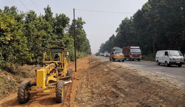 मन्त्री दाहालद्वारा नारायणगढ–बुटवल सडकको स्थलगत निरीक्षण