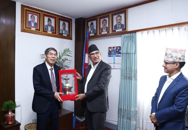 अर्थमन्त्री र चीनका उपमन्त्री लिजुनबीच भेट, रसुवा नाकाको पुल र सडक पुनर्निर्माणबारे छलफल