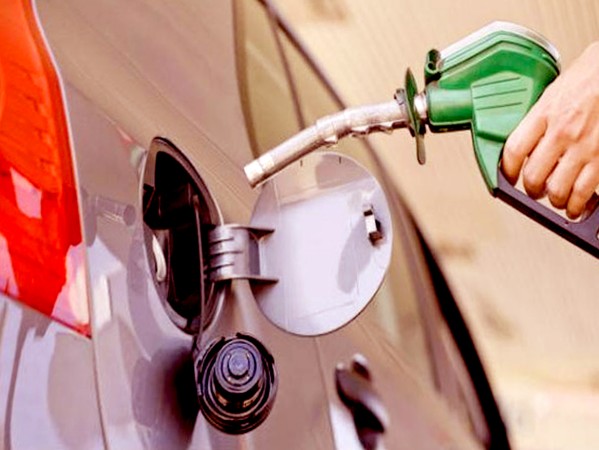 भारतबाट बढेर आयो पेट्रोलको मूल्य
