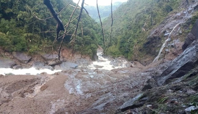 दोलखामा सिप्रिङ खोलाले बगाएर एक जना बेपत्ता, सिप्रिङ खोला जलविद्युत् केन्द्रको ड्याम साइडमा क्षति