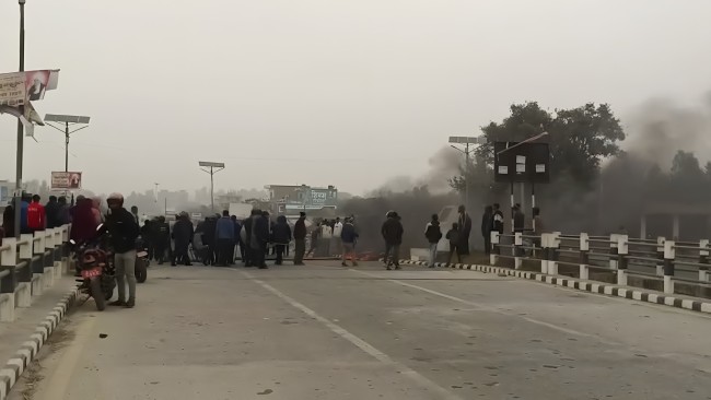 धनुषाको सतलोक आश्रमका अनुयायी र स्थानीयबीच झडप, दर्जनौं घाइते