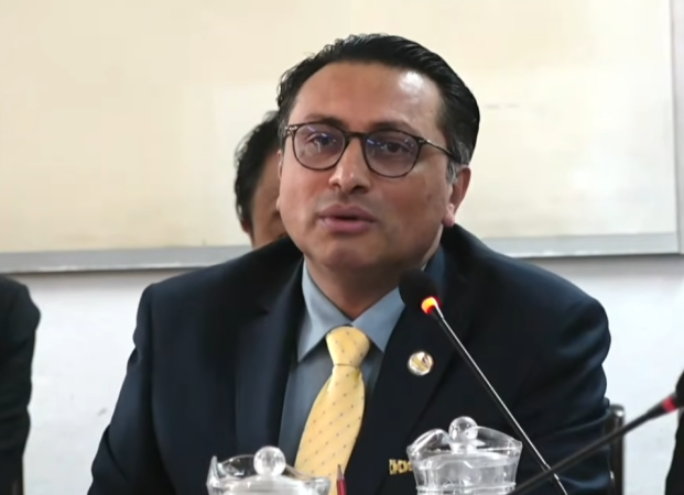विद्युतीय गाडीमा सूचना चुहावट गरेको प्रमाण दिन अर्थमन्त्रीको चुनौती