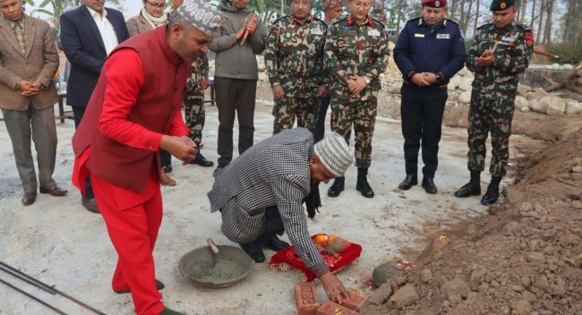 मुख्यमन्त्री कँडेलद्वारा सुर्खेत विमानस्थल परिसरमा विपद् उद्धार पोखरी निर्माण कार्यकाे शुभारम्भ
