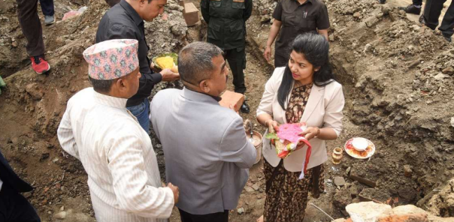 भीमसेनस्थानमा फल्चासहितको पुस्तकालय भवन निर्माणका लागि शिलान्यास 