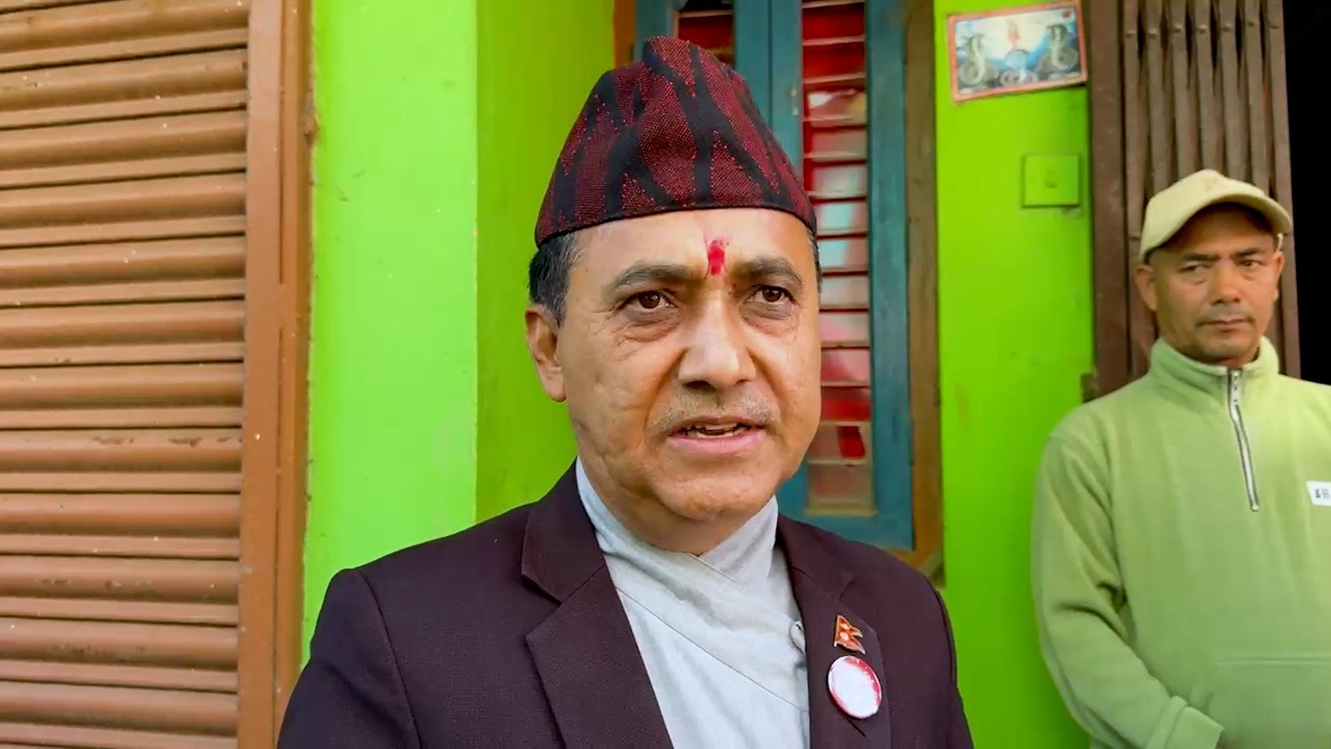 इलाम पुगेर विश्वप्रकाशको प्रश्नः विपद्मा नभेटिएको सरकार भेटिने कहिले हो ?