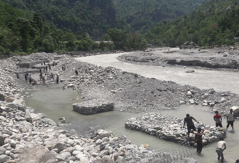 अझै सुरु भएन म्याग्दी नदी नियन्त्रणको काम, जोखिम बढ्दै