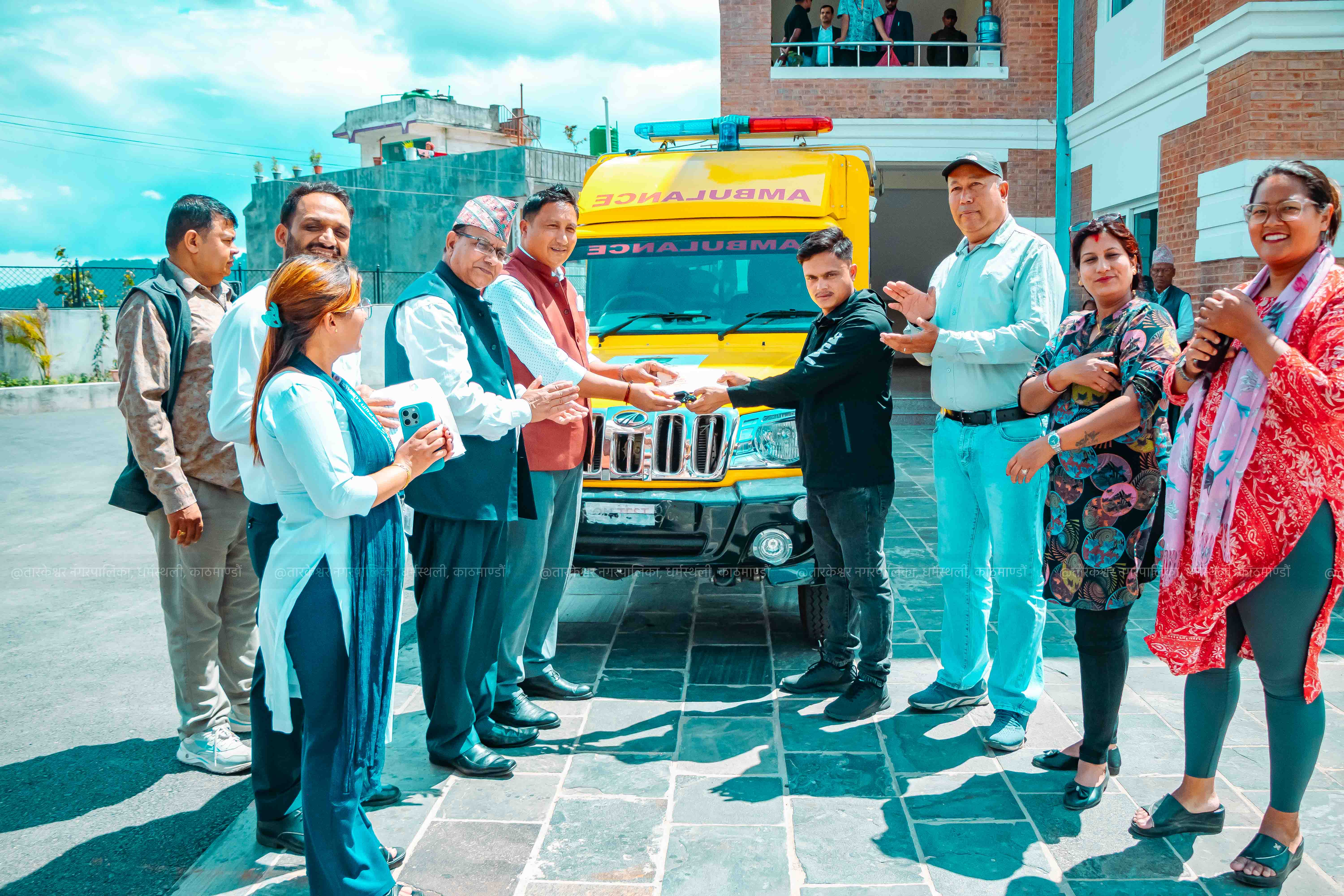 तारकेश्वर नगरपालिकाद्वारा सल्यानको शारदा नगरपालिकालाई एम्बुलेन्स सहयोग