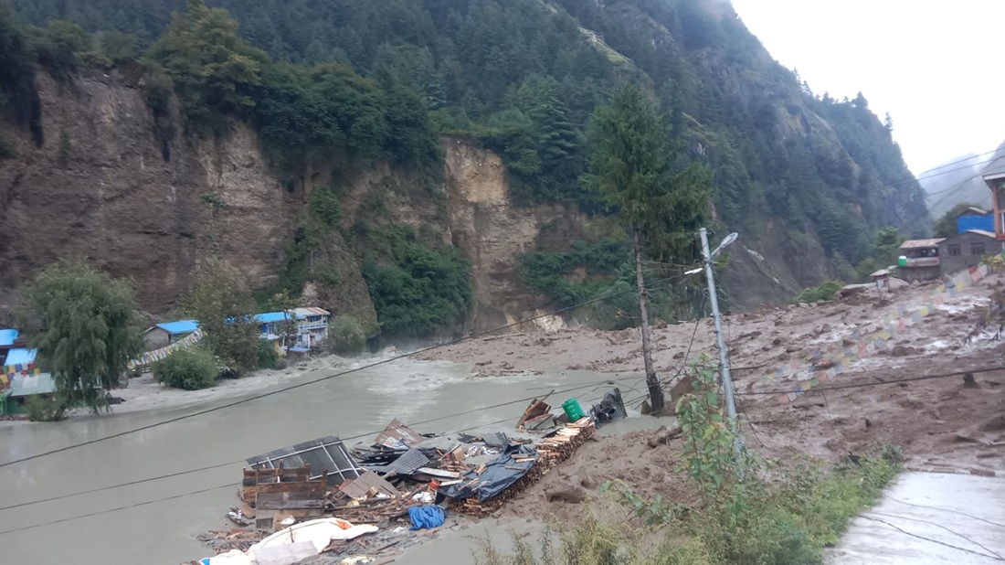 घट्टेखोलामा आएको पहिरोले थुनिएको मस्र्याङ्दी नदी ओभरफ्लो भएर थाल्यो बग्न 