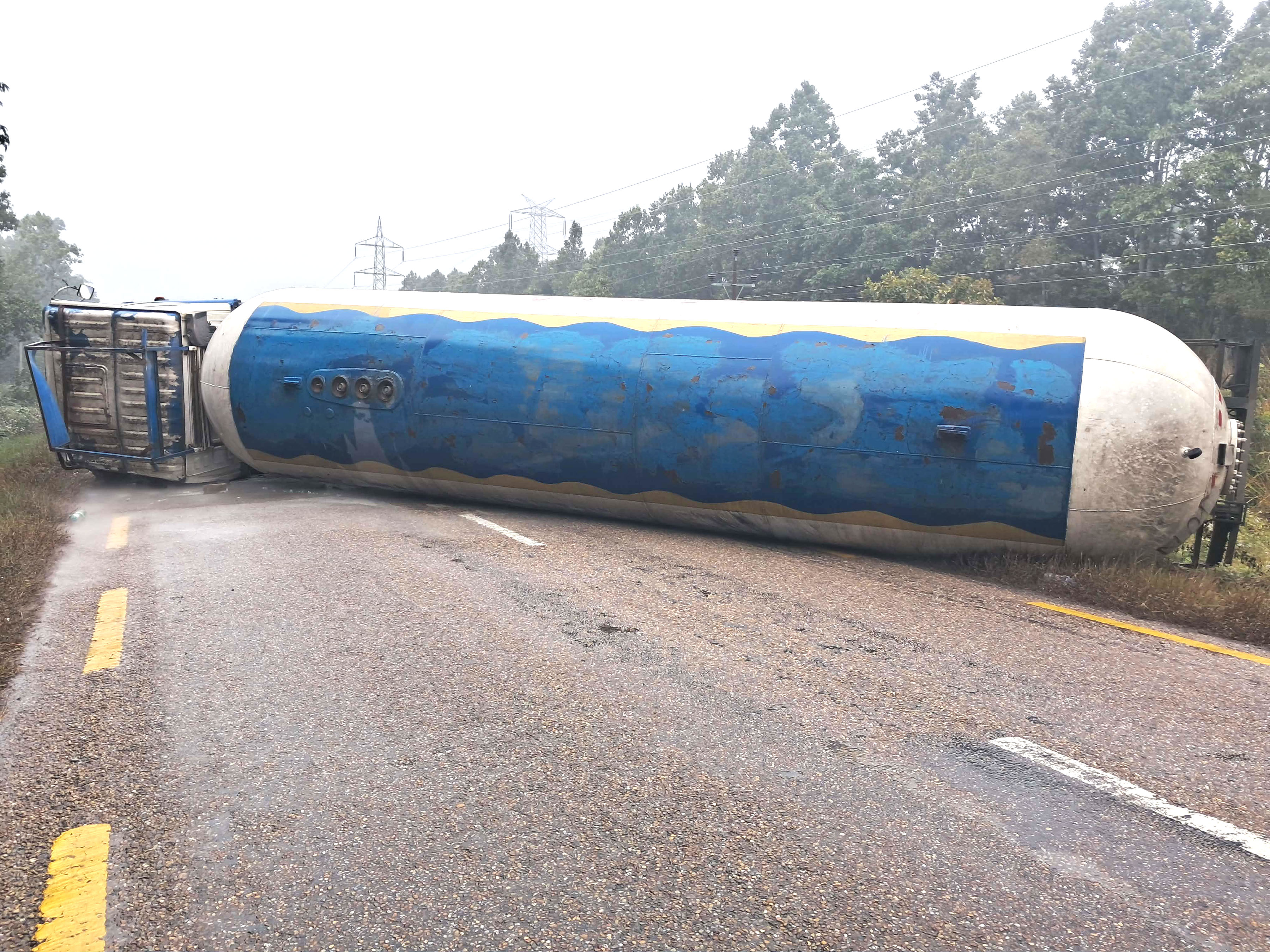 ग्यासको बुलेट उठाउन नसक्दा अझै खुलेन पूर्व–पश्चिम महेन्द्र राजमार्ग
