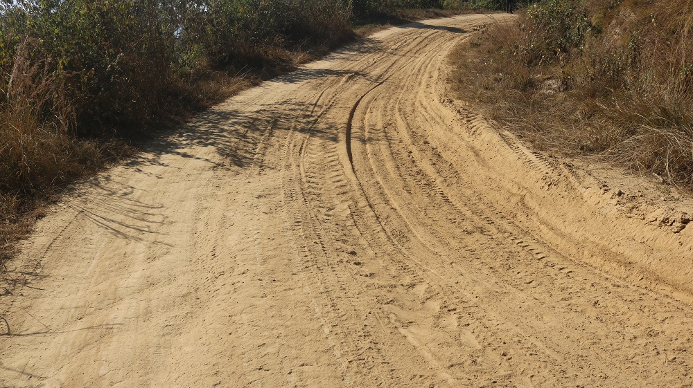 गलकोटमा धमाधम ग्रामीण सडक स्तरोन्नति गरिँदै