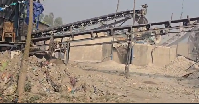 वर्षौँदेखि अवैध रूपले सञ्चालित सर्लाहीको एक क्रसर उद्योग बन्द