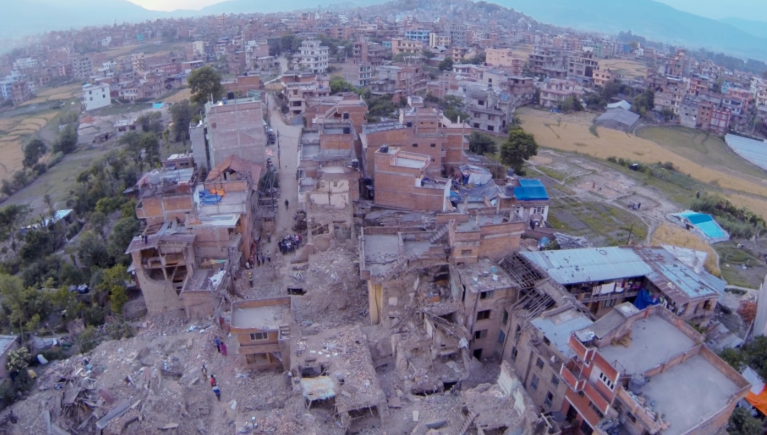 ०७२ विनाशकारी भूकम्प : दशक वित्यो पीडा र सम्झना ताजै, सरकार के गर्दैछ ?