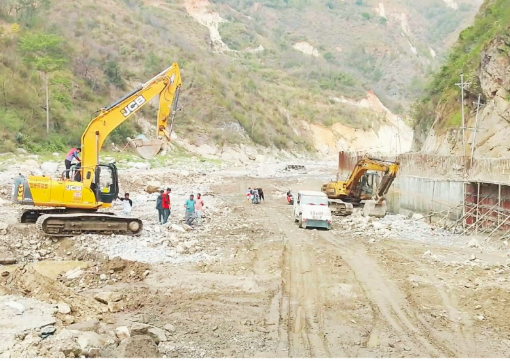 मापदण्ड विपरित नदी उत्खनन् गर्ने १७ सवारी साधन प्रहरी नियन्त्रणमा