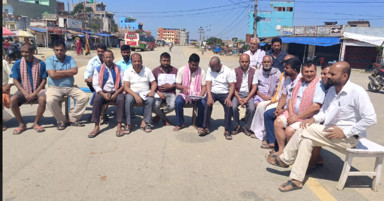 छोटी भन्सार बन्द गर्ने निर्णयविरुद्ध बरियारपट्टीमा आन्दोलन, हुलाकी मार्ग अवरुद्ध