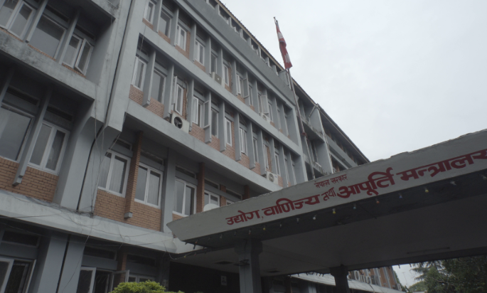 इन्धनको मूल्य घटेसँगै बजार मूल्य घटाउन सरकारको आग्रह