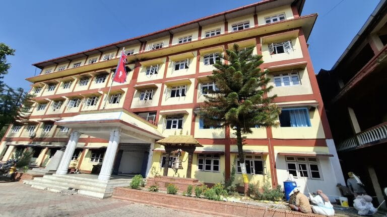 हेटौंडा सडक विस्तारः विस्थापित व्यवसायीलाई बसपार्क र तरकारी बजार क्षेत्रमा सार्ने तयारी