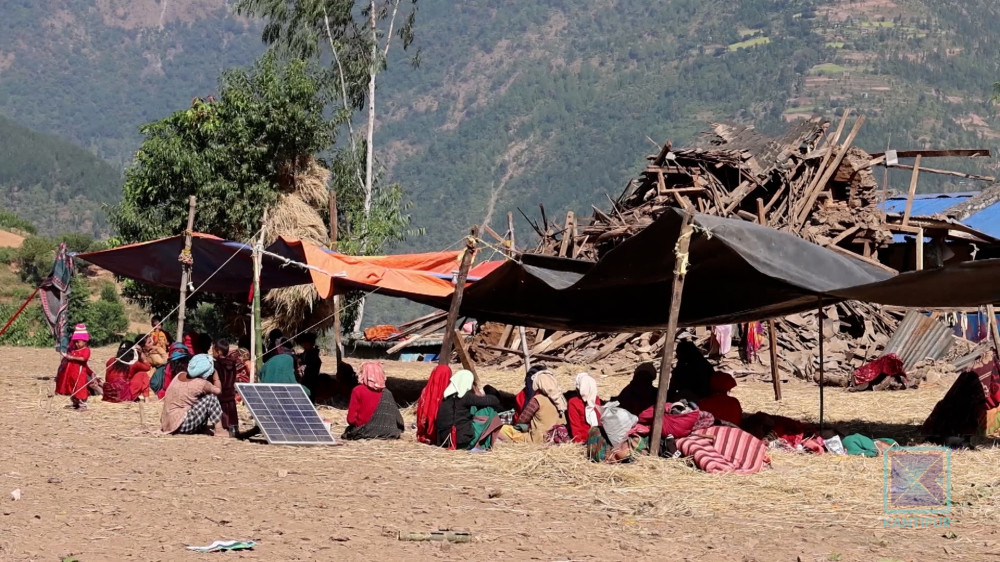 भूकम्पबाट प्रभावित चौरजहारीका घरधनीलाई घर बीमा हस्तान्तरण 