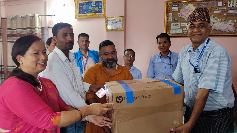 हेटौंडा उपमहानगरले २० सामुदायिक विद्यालयमा बाढ्यो इलेक्ट्रोनिक्स सामग्री