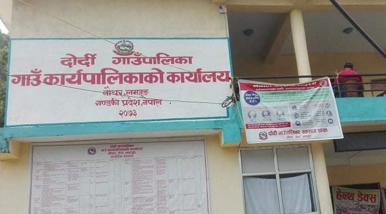 ६ महिनाभित्र बियरको खाली बोतल हटाउन दोर्दी गाउँपालिकाको निर्देशन