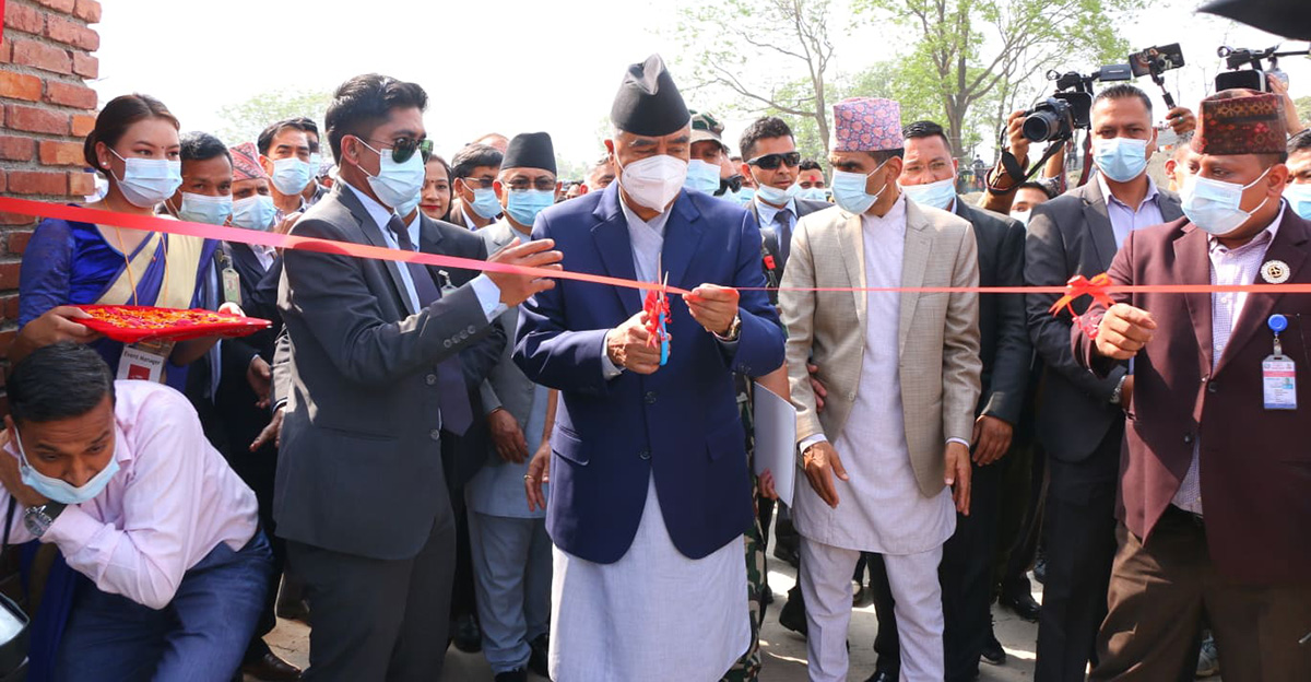 प्रधानमन्त्री देउवाद्वारा २२० रोपनीमा फैलिएको ‘चोभार सुख्खा बन्दरगाह’ उद्घाटन