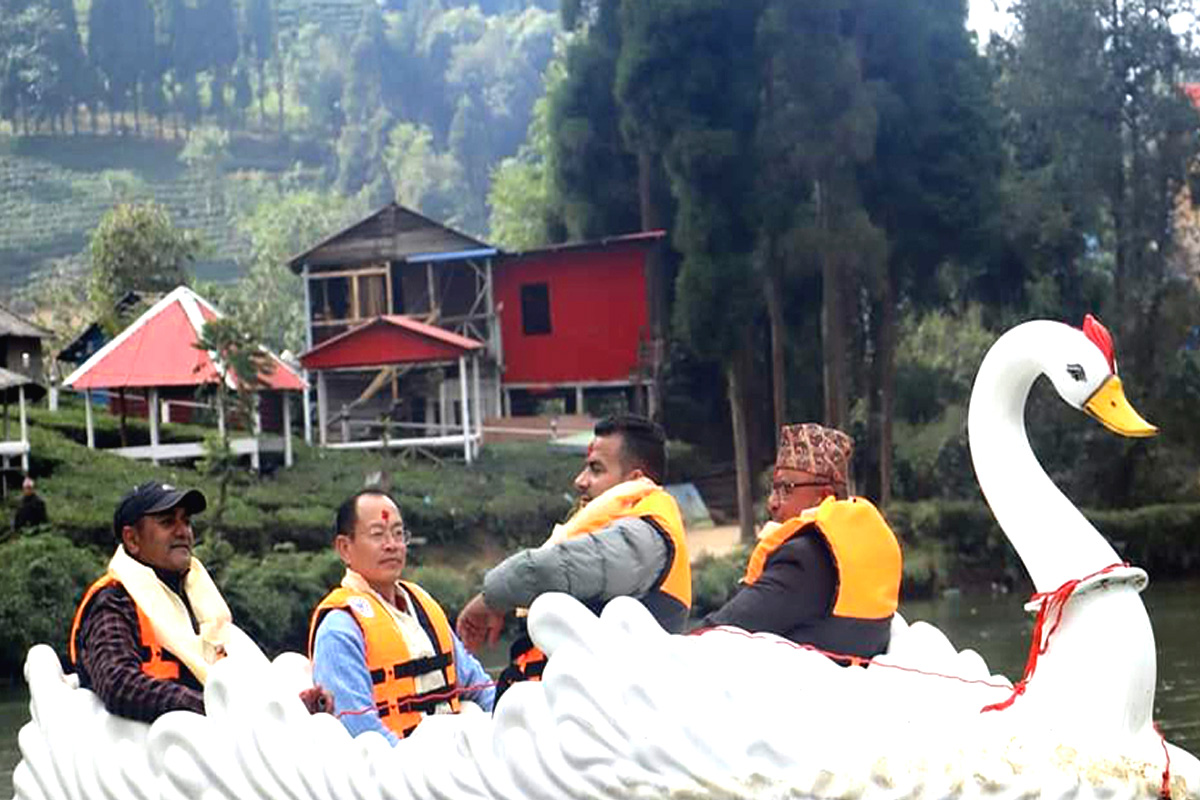 पर्यटकको आकर्षण बढाउने उद्देश्यले अन्तुपोखरीमा डुंगा सञ्चालन 