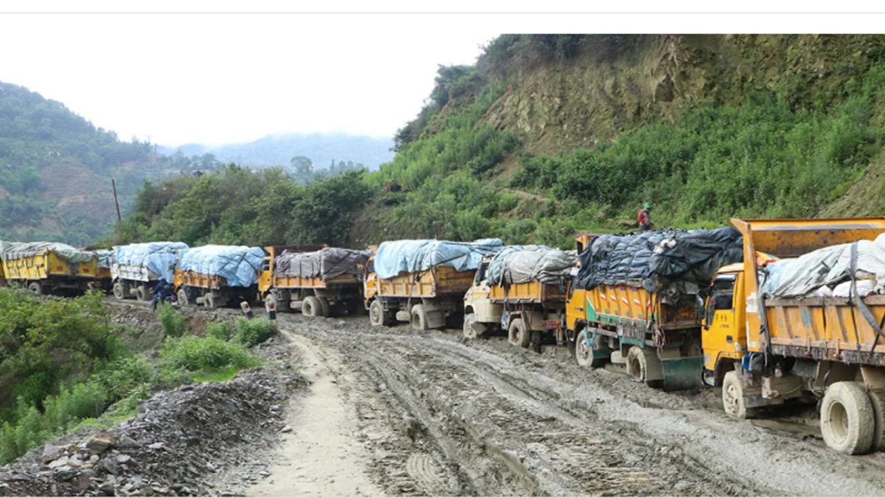 बञ्चरेडाँडामा फेरि रोकियो फोहोर विसर्जन, २५० गाडी अलपत्र