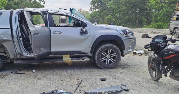 ४ जना सांसद चढेको गाडी र डीएसपी खड्काले चलाएको कार एकआपसमा ठोक्किँदा दुर्घटना