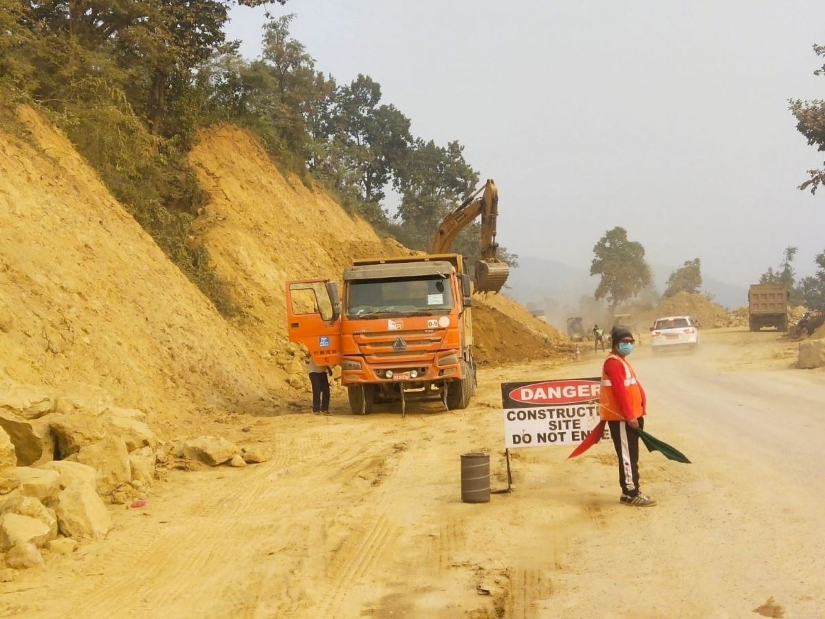 सडक मर्मतको काम दसैंअघि नै सकिने दाबी