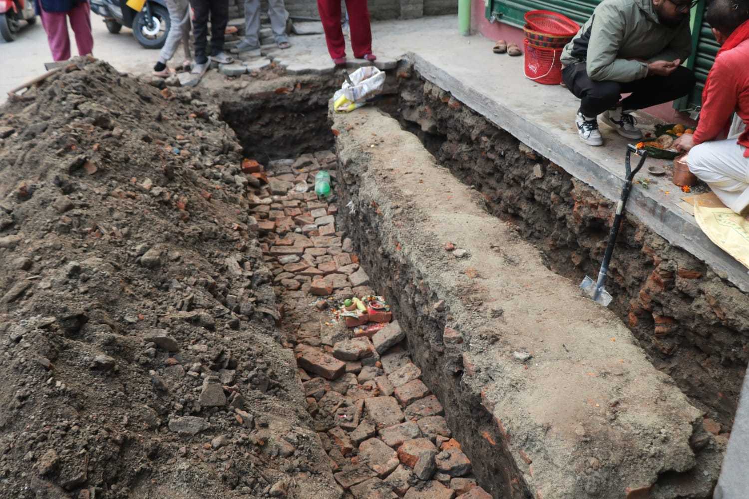 १५१ वर्ष पुरानो ‘ढोका छेँ’ फल्चाको पुनःनिर्माण सुरु