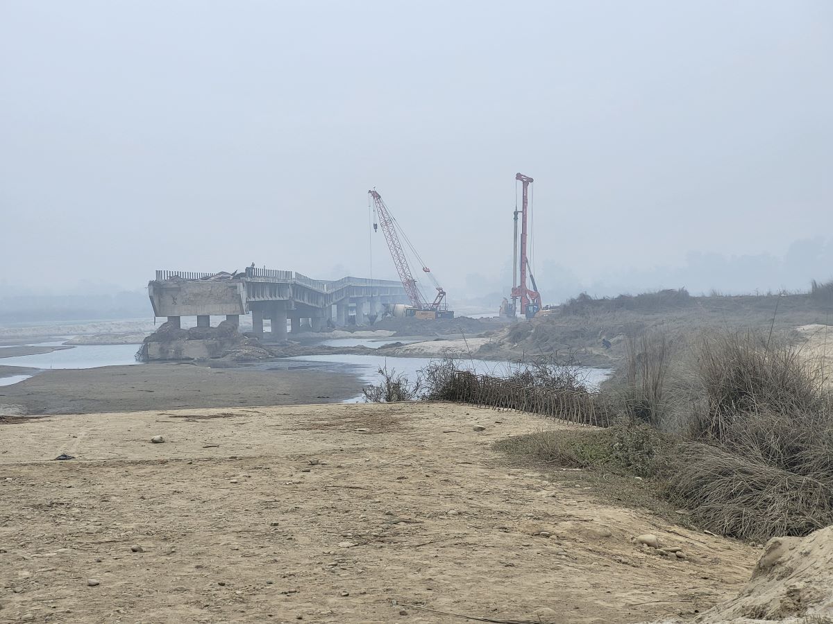 कमला पुलको पुनःनिर्माण कार्य तीव्र गतिमा, असार मसान्तसम्म सम्पन्न गर्ने लक्ष्य