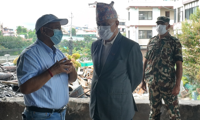 अर्थमन्त्री खनालद्वारा क्षतिग्रस्त भाटभटेनीको अवलोकन
