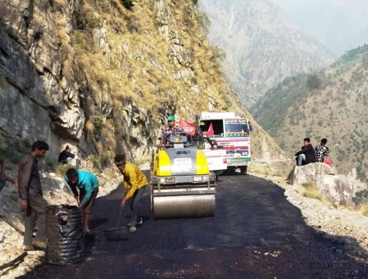 कर्णाली राजमार्ग स्तरोन्नति हुँदै